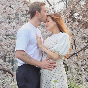 24. Woche: PewDiePie und seine Marzia zeigen den Babybauch!