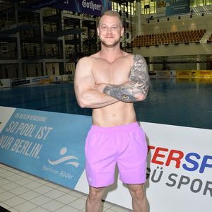 Nach Balkonsturz: Was macht Felix van Deventers Rücken?