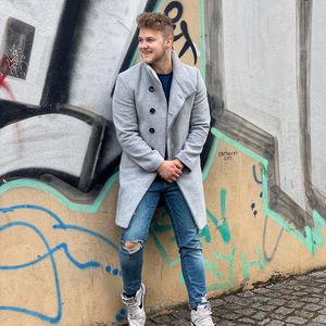 Geburtstagskind: Welcher Promi zeigt sich im Netz als Baby?