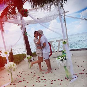 Barfuß mit Mütze: Zweite Hochzeit bei Felix von Jascheroff!