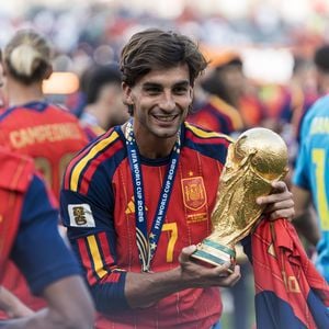 Ibiza-Party nach WM-Coup: Ferran Torres küsst Teamkollegen