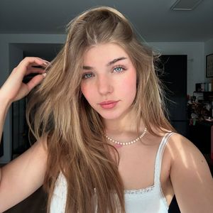 Twitch-Star Fibii leakt neuen Freund versehentlich im Stream
