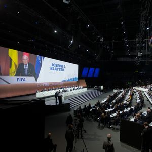 Hammer! FIFA-Präsident Sepp Blatter tritt zurück!