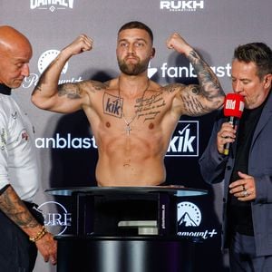 Filip Pavlovic zeigt gebrochene Hand nach Fame Fighting