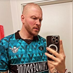 Tschüss Vokuhila! Finch Asozial rasiert sich eine Glatze