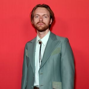 So nervenaufreibend war die Verlobung für Finneas O'Connell