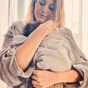 Fiona Erdmann will mit Baby Neyla vorerst nicht verreisen