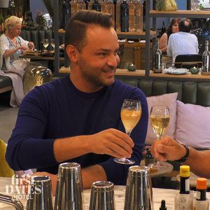 Emil Kusmireks Ex Steffen flirtet bei "First Dates Hotel"