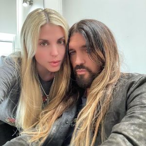 War Firerose noch ein Teen, als sie Billy Ray kennenlernte?