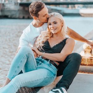 Nach Babytod: FitnessOskar und Mandy in Kinderwunschklinik