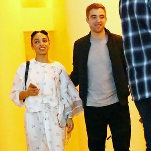 Verliebt! Rob Pattinson & FKA kuscheln am Strand