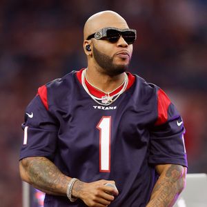 Viraler Clip: Baby macht Crowdsurfing bei Flo Ridas Konzert!