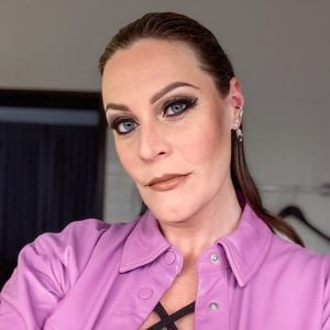 Erschöpft nach Show: Schwangere Floor Jansen bricht zusammen