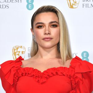 21 Jahre älter: Florence Pugh verteidigt ihre Beziehung