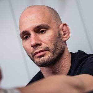 Traumatisch: Flying Uwe hüpfte auf seinem toten Vater herum