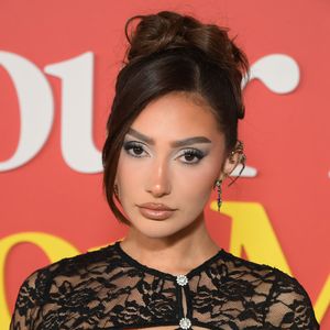 Francesca Farago feiert Griechische-Mythologie-Babyparty