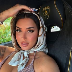 Lamborghini von Francesca Morgese mit Farbe beschmiert