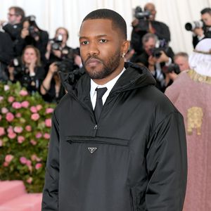 Fans sauer: Frank Ocean zu spät und gekürzt beim Coachella!