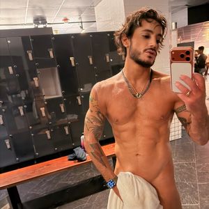 Frankie Grande überrascht seine Fans mit heißem Spiegelfoto