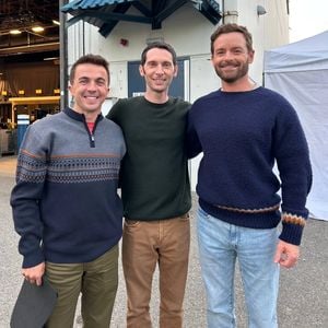 Frankie Muniz teilt geheimes Reunion-Pic mit Serienbrüdern