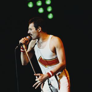 Sacha Baron Cohen wird Freddie Mercury!
