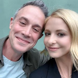 Freddie und Sarah Michelle Gellar geben Date-Night-Einblick!