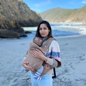 Freida Pinto ehrlich: So hart war die Zeit nach der Geburt