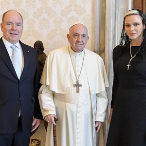 Ganz in Schwarz: Fürst Albert und Charlène besuchen Vatikan