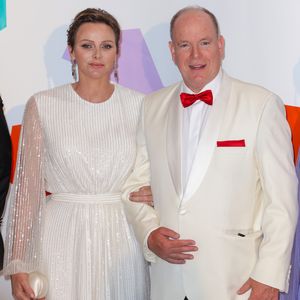 Im Partnerlook: Charlène und Fürst Albert besuchen Gala!