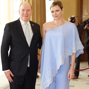 Luxuriös: Fürst Albert und Charlène sind in Hamburg gelandet