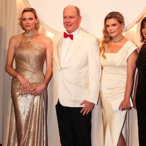Fürstin Charlène strahlt bei Gala mit Grace Kellys Enkelin