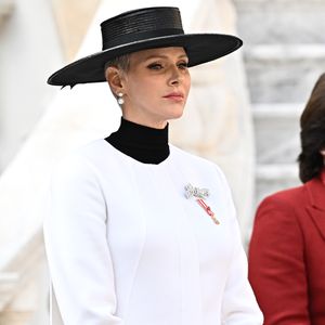Fürstin Charlène zeigt sich bei Ehrung mit trauriger Miene!