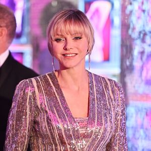Überraschungsauftritt: Fürstin Charlène glänzt bei Rosenball