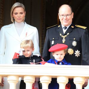 Monaco-Twins verzaubern mit niedlichem Balkon-Auftritt!