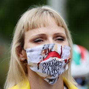 Schon Halloween? Fürstin Charlène mit Gruselmaske unterwegs