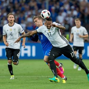 Tolle Geste! Paul Pogba feiert Jérôme Boateng nach EM-Spiel