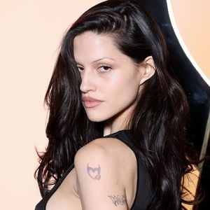 Gabbriette zeigt neue Bilder ihrer Hochzeit mit Matty Healy