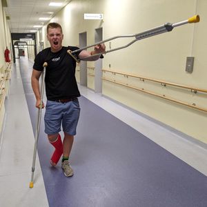 Gips am Fuß: Kelly-Family-Spross Gabriel hatte Sportunfall