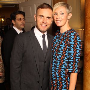 Gary Barlow plaudert Details über ersten Kuss mit Dawn aus