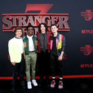 Mit eigenem Smiley-Hoodie: "Stranger Things"-Star wird Kult!