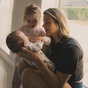 So meistert Gemma Atkinson den Familienalltag allein