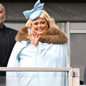Gemma Collins zeigt Abnehmerfolg beim Cheltenham-Festival