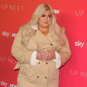 Jucken im Ohr: Gemma Collins teilt überraschende Diagnose