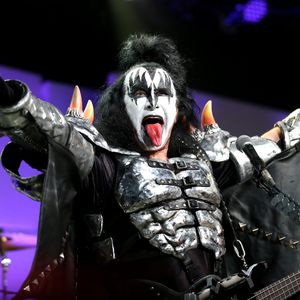 Gene Simmons: Rocken mit Kuchen und 40-Pfund-Kostüm