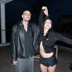 Überraschung: Charli XCX und George haben schon geheiratet
