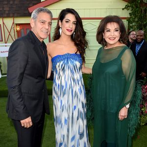Glücklicher Mann: George Clooney mit Frau und Schwiegermama