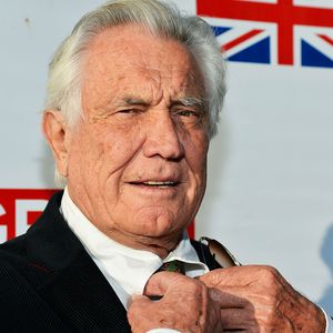 "James Bond"-Darsteller George Lazenby ist schwer gestürzt