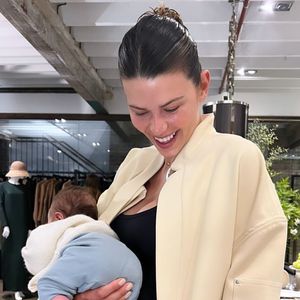 Süß: Neu-Mama Georgia Fowler mit Tochter auf Fashion-Event