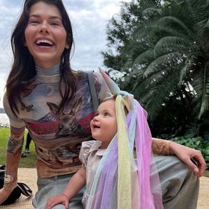 So normal: Model Georgia Fowler albert mit ihrer Tochter rum