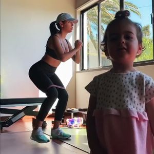 Babysitten und sporteln! Ronaldos Georgina teilt süßen Clip